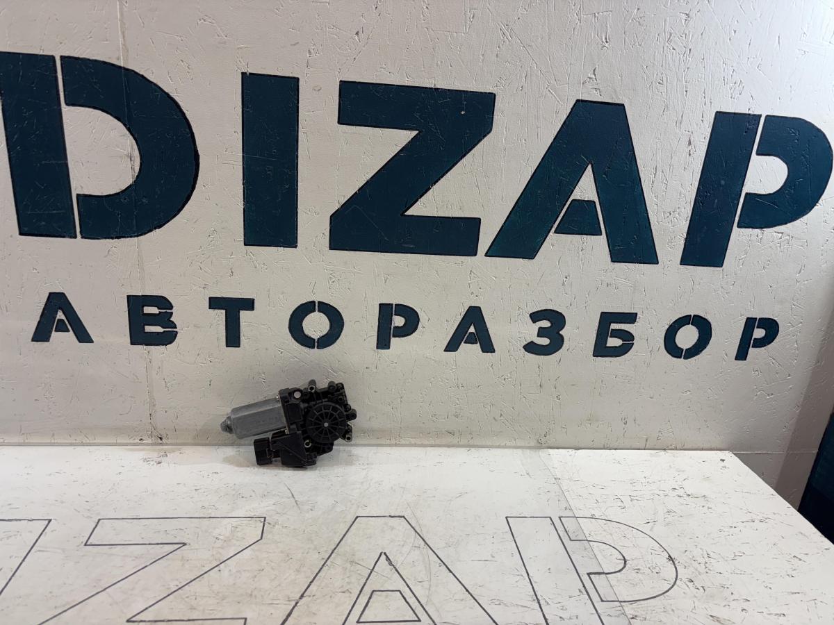 Моторчик стеклоподъемника передний правый 4A0959802D Audi A6 C4