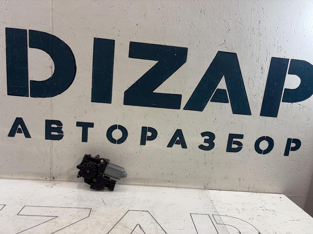 Моторчик стеклоподъемника передний правый 8D0959802D Audi A4 B5