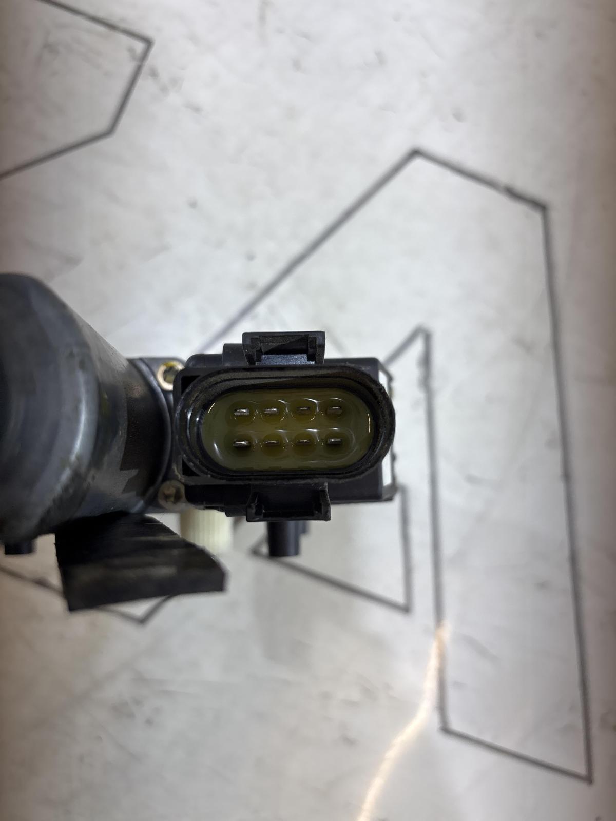 Моторчик стеклоподъемника передний левый 4A0959802B Audi A6 C4