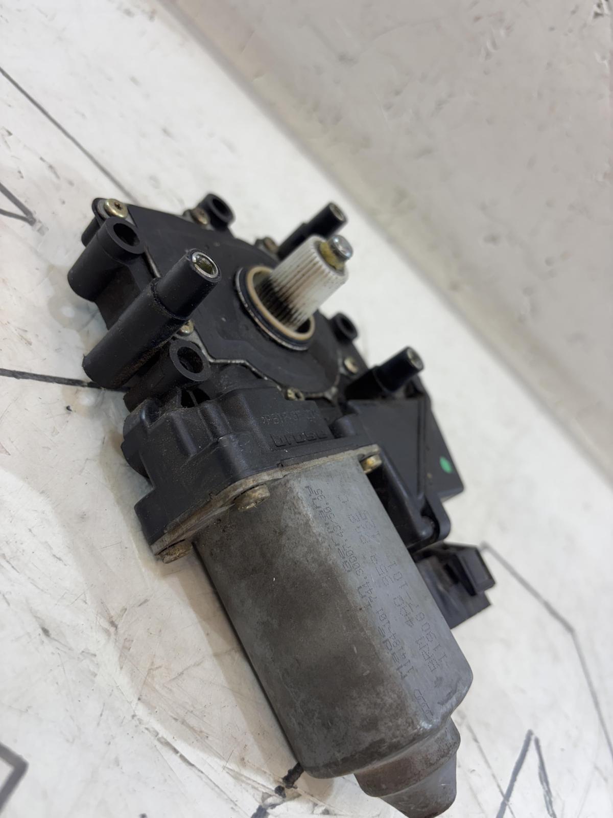 Моторчик стеклоподъемника 4A0959802C Audi A6 C4