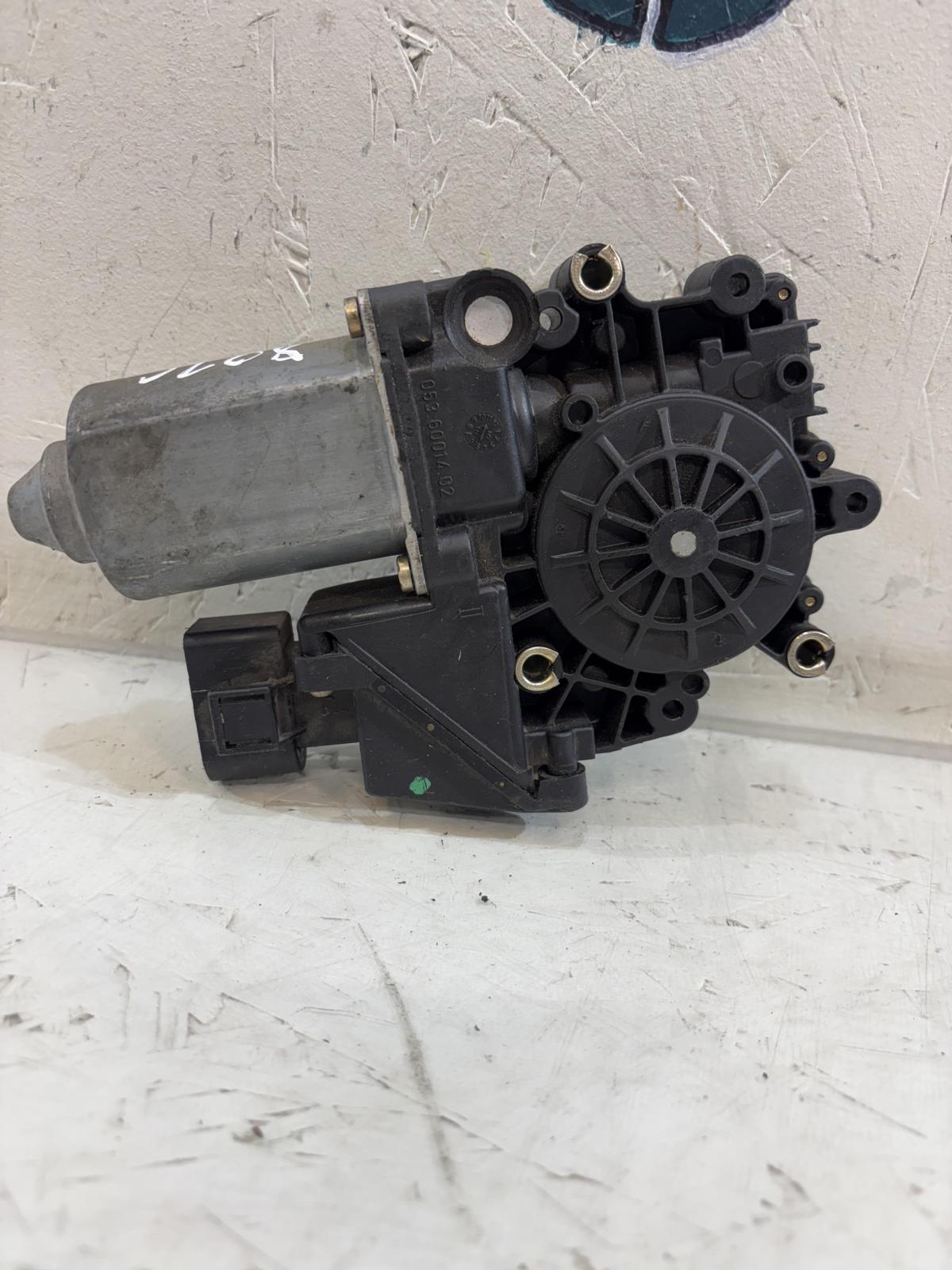 Моторчик стеклоподъёмника 4A0959801C Audi A6 C4