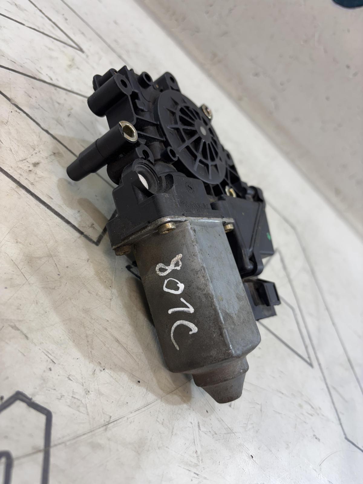 Моторчик стеклоподъёмника 4A0959801C Audi A6 C4