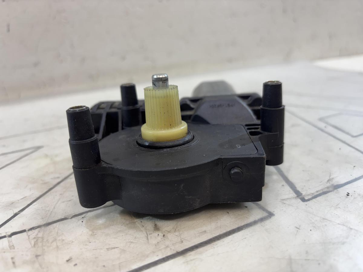 Моторчик заднего левого стеклоподъемника 4B0959801B Audi A6 C5 / A6 C5 Allroad