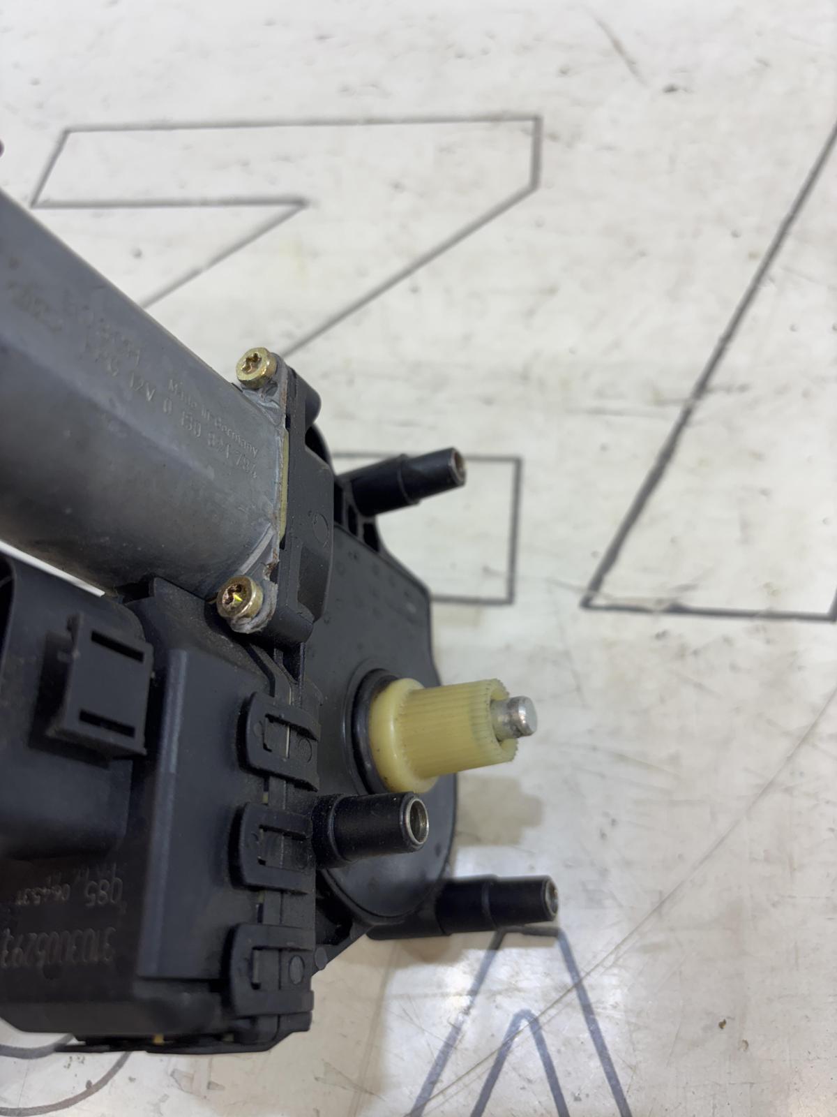 Моторчик заднего левого стеклоподъемника 4B0959801B Audi A6 C5 / A6 C5 Allroad