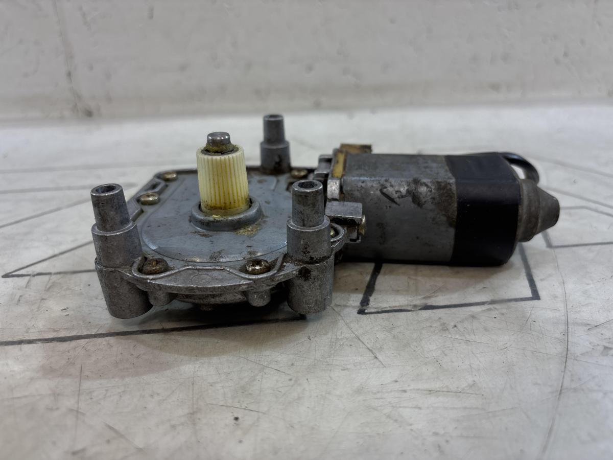 Моторчик стеклоподъемника задней левой двери 4A0959801A Audi A6 C4