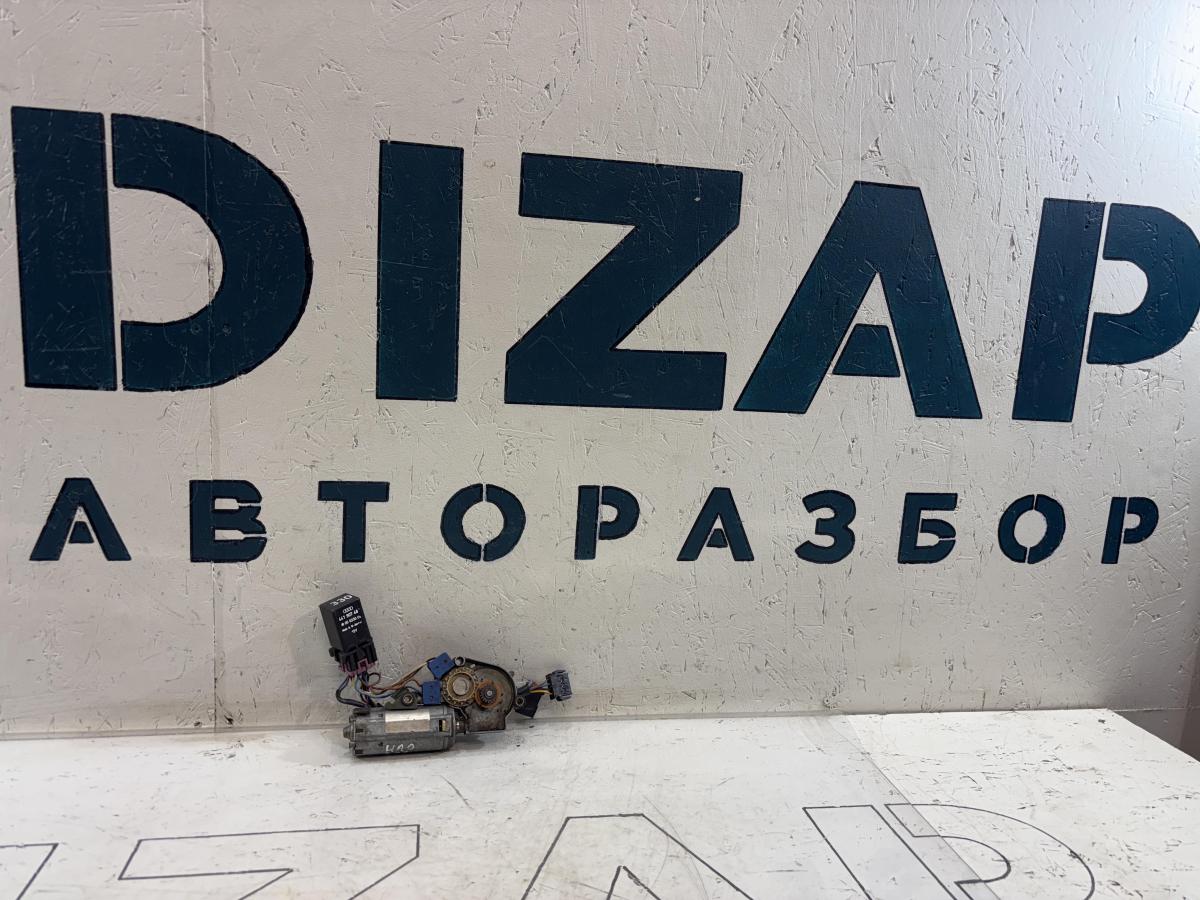 Моторчик привода люка 4A0877795 Audi A6 C4