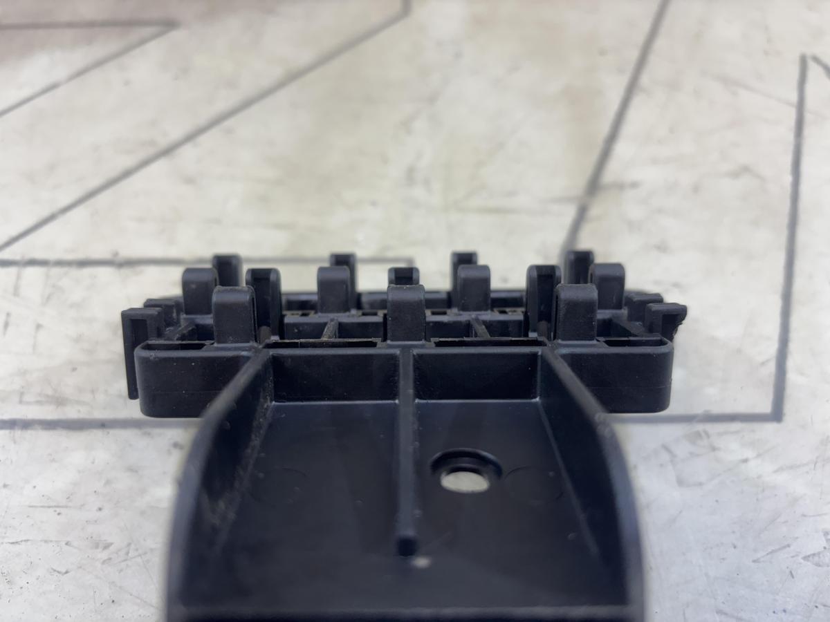 Кронштейн фишек 4A0937545D Audi A6 C4