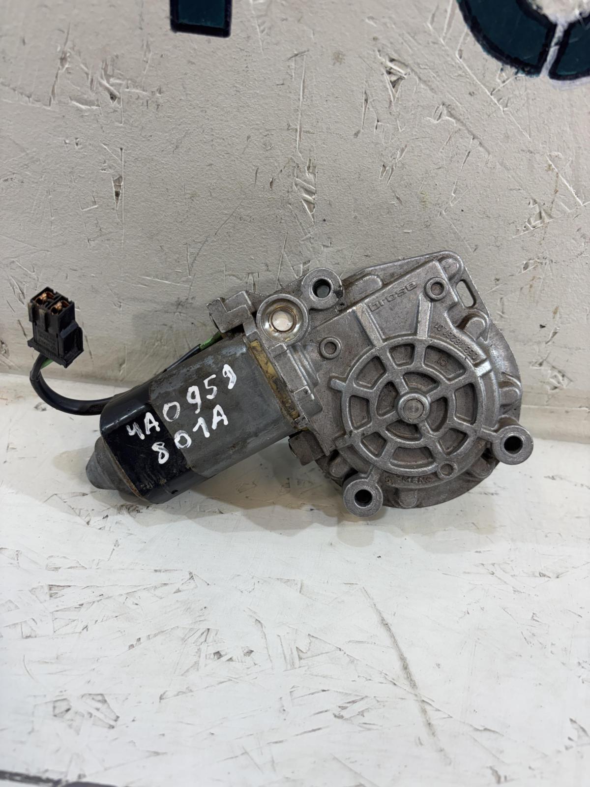 Моторчик стеклоподъемника задней левой двери 4A0959801A Audi A6 C4