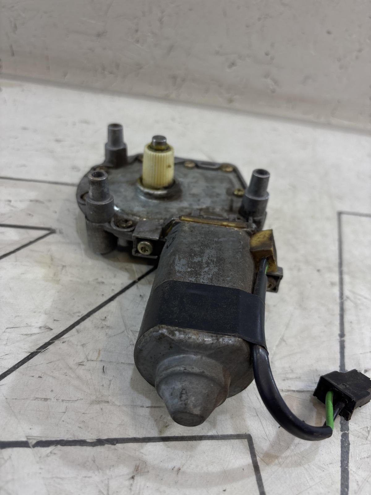 Моторчик стеклоподъемника задней левой двери 4A0959801A Audi A6 C4