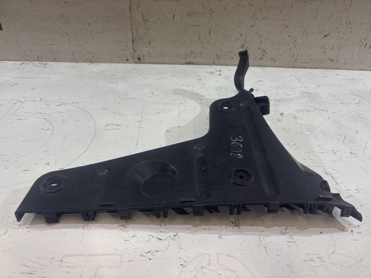 Кронштейн заднего бампера правый 8E5807454A Audi A4 B6 sedan