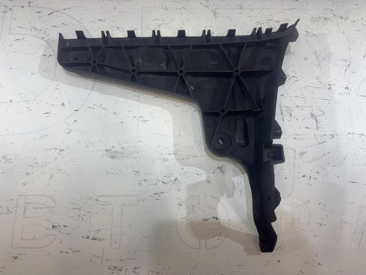 Кронштейн заднего бампера правый 8E5807454A Audi A4 B6 sedan