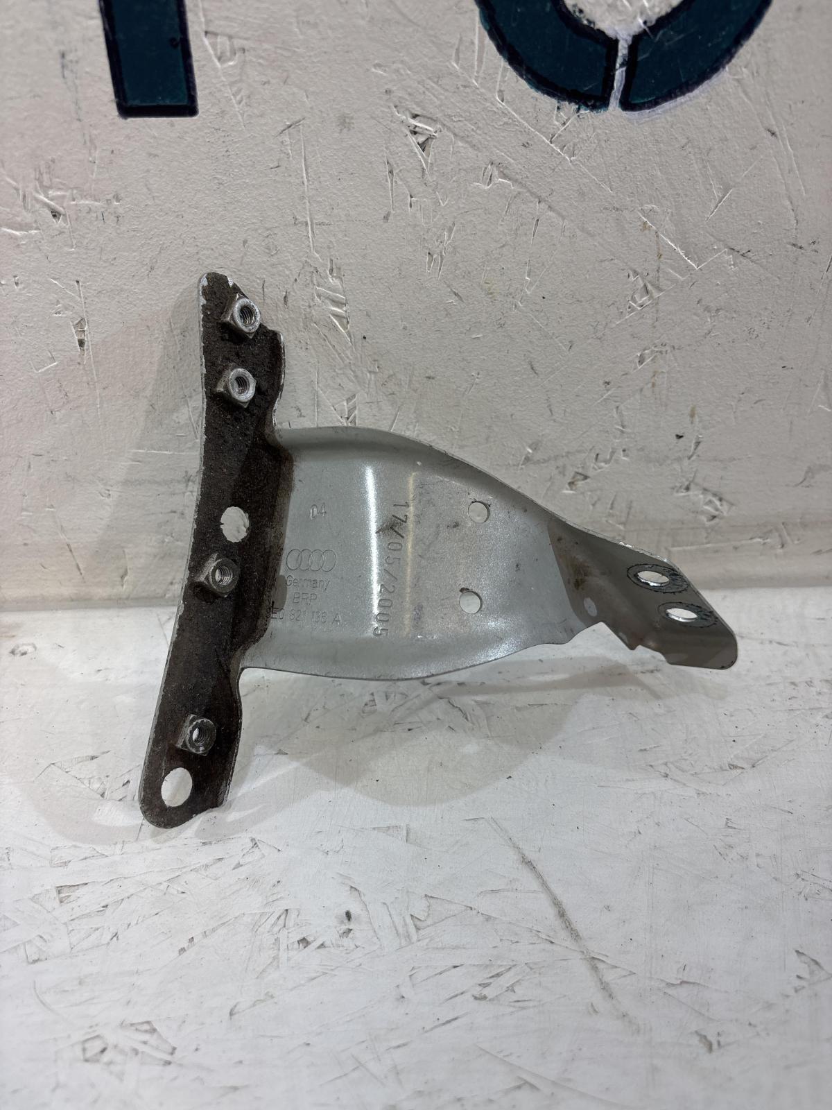 Кронштейн крепления крыла 8E0821136A Audi A4 B6