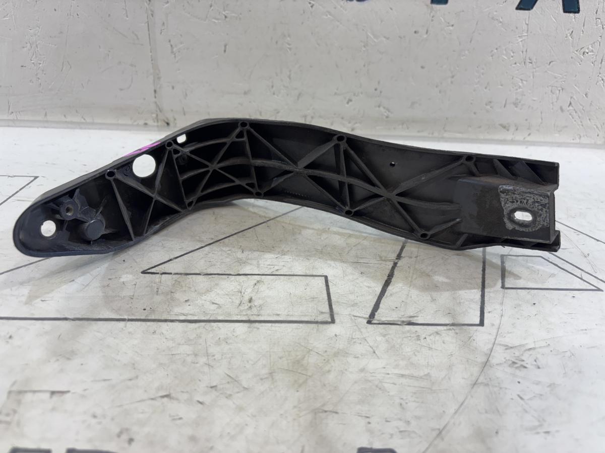 Кронштейн переднего крыла левый 8E0821137B Audi A4 B6