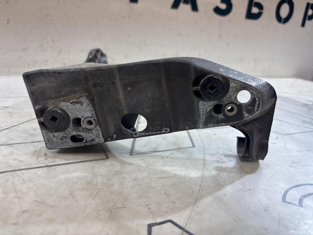 Кронштейн переднего крыла 8E0821138B Audi A4 B6