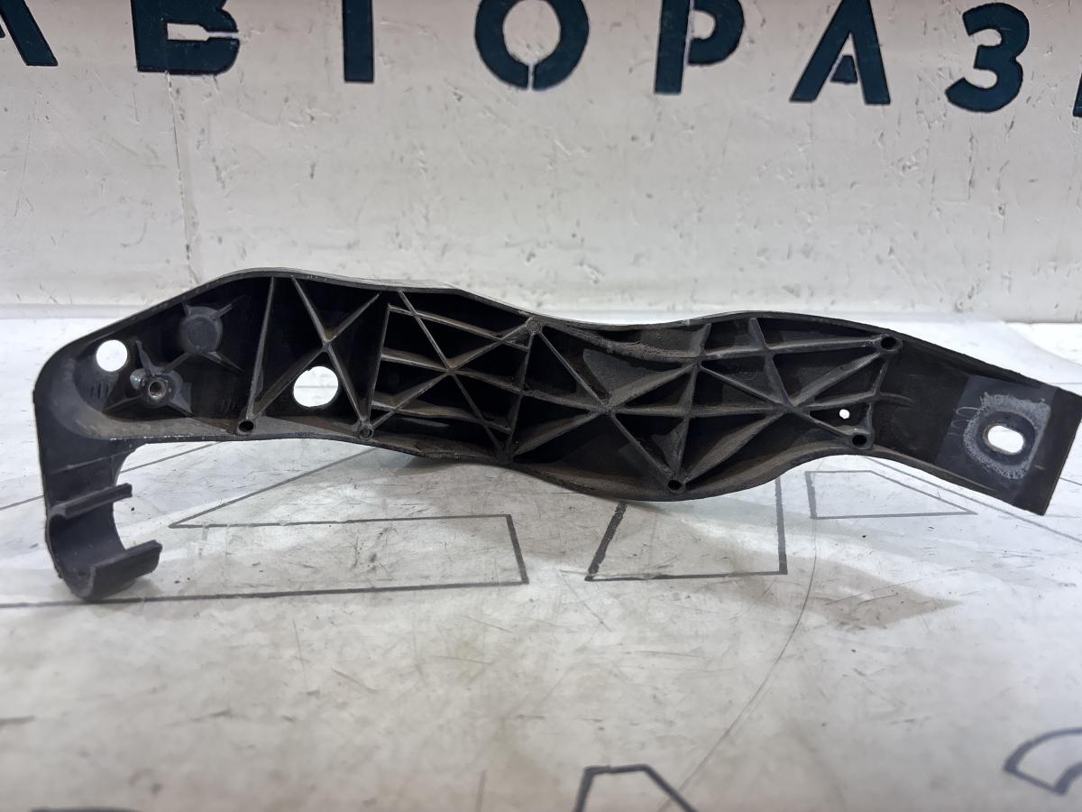 Кронштейн переднего крыла 8E0821138B Audi A4 B6