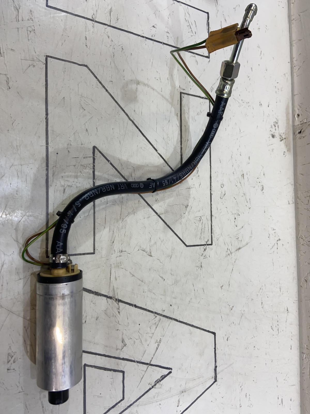 Топливный насос 8A0906091G Audi 80 B4