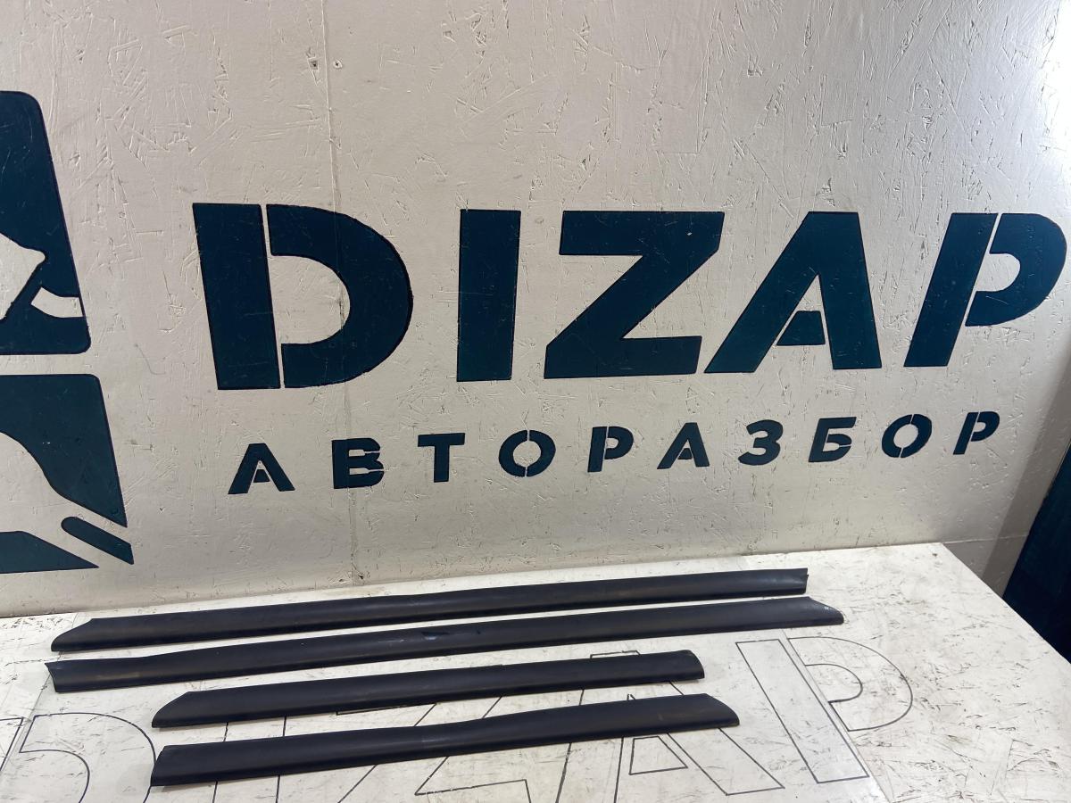 Молдинги (накладки) дверей нижние 8D0853970B Audi A4 B5 седан / Avant