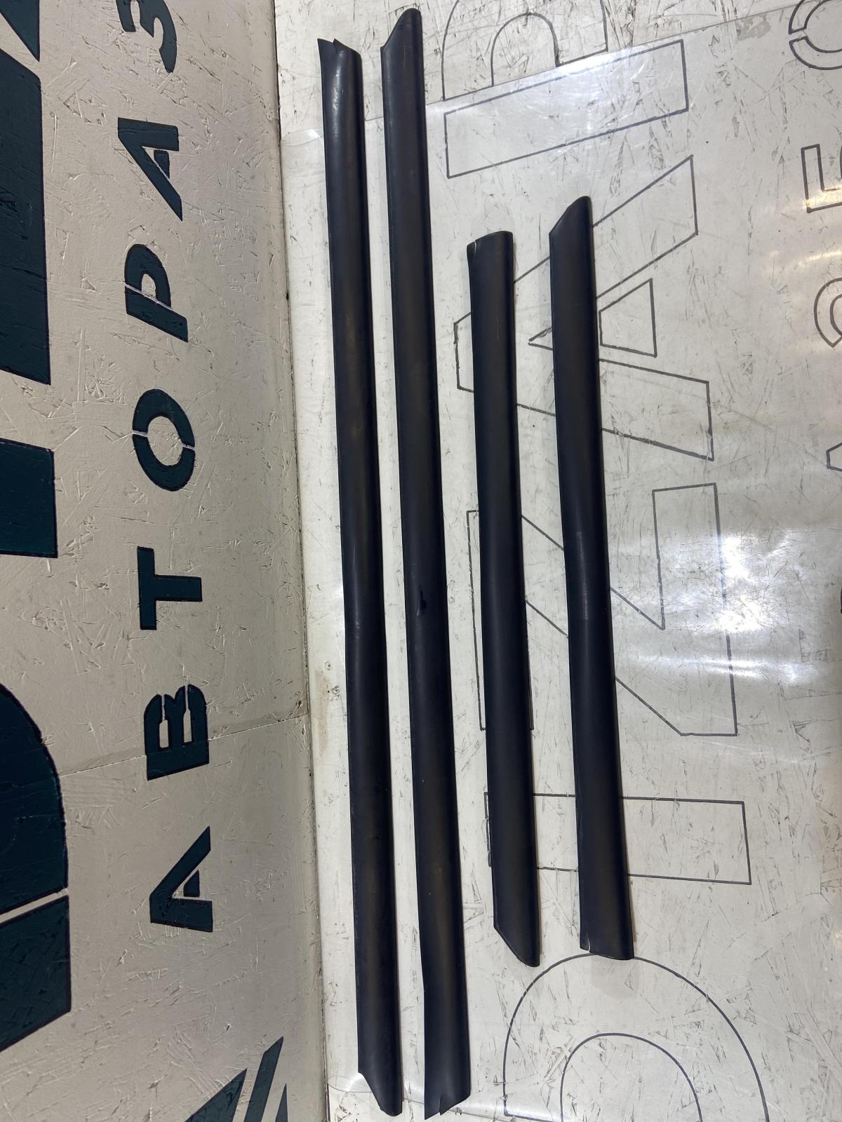 Молдинги (накладки) дверей нижние 8D0853970B Audi A4 B5 седан / Avant