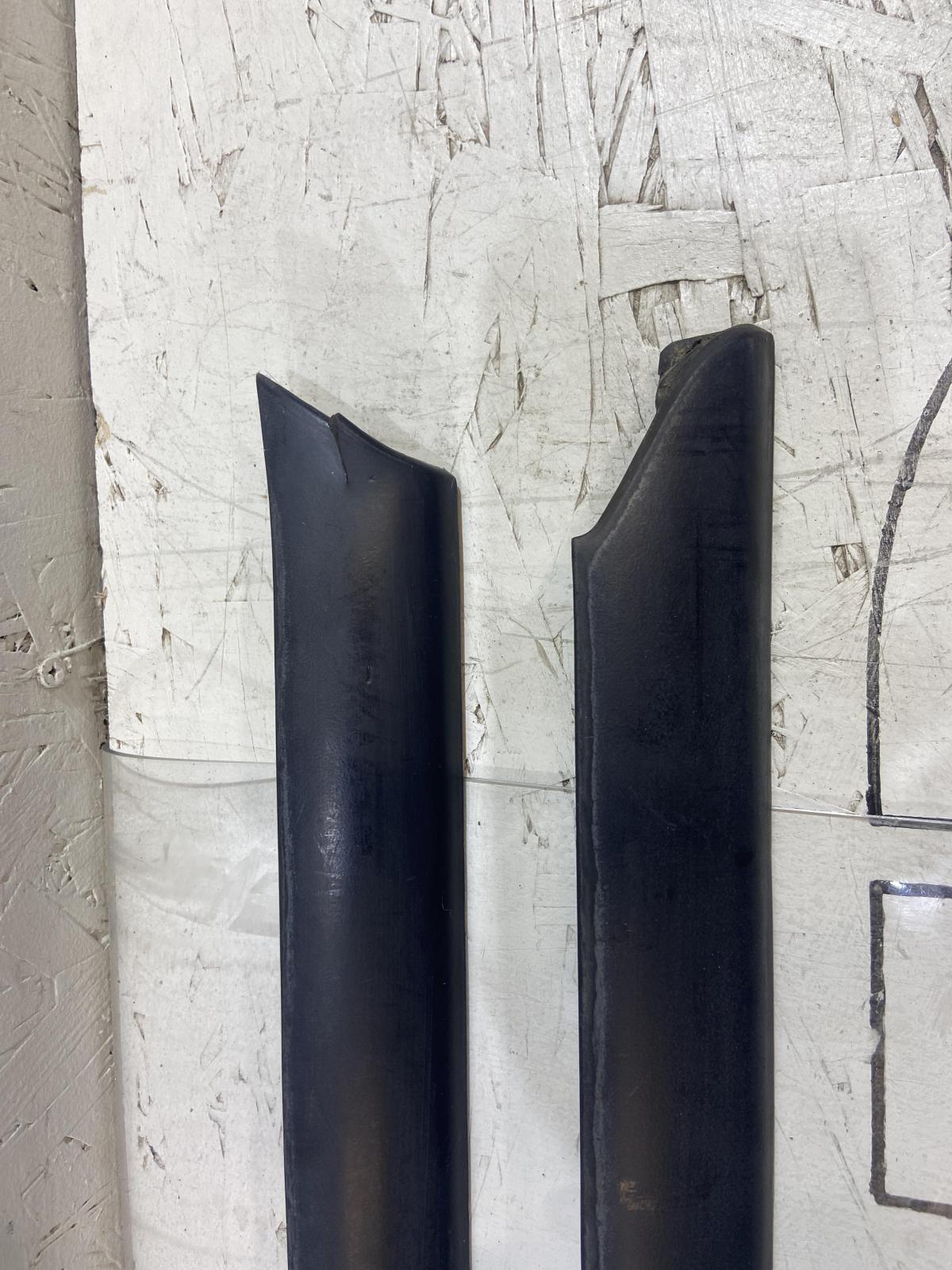 Молдинги (накладки) дверей нижние 8D0853970B Audi A4 B5 седан / Avant