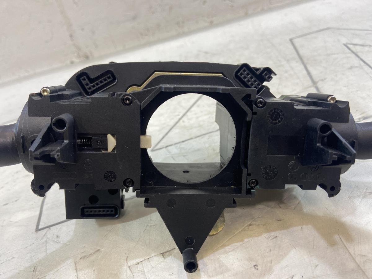 Переключатель подрулевой (стрекоза) 8E0953549S Audi A4 B6