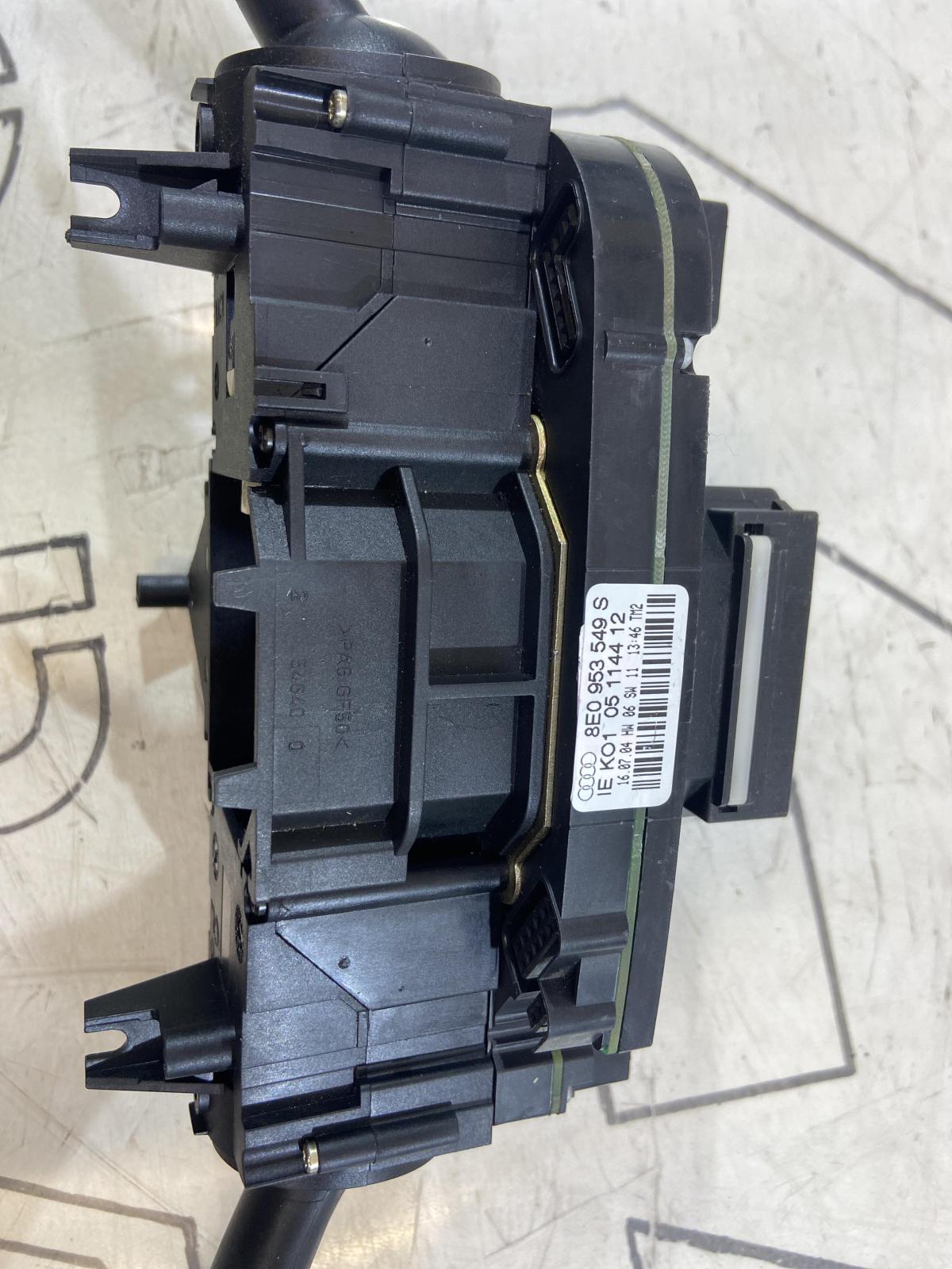 Переключатель подрулевой (стрекоза) 8E0953549S Audi A4 B6