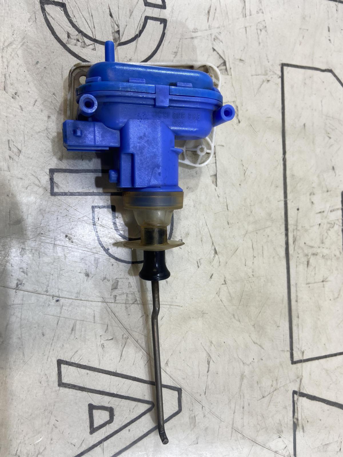 Клапан управления для двери водителя и пассажира 893862153С Audi 80 B3