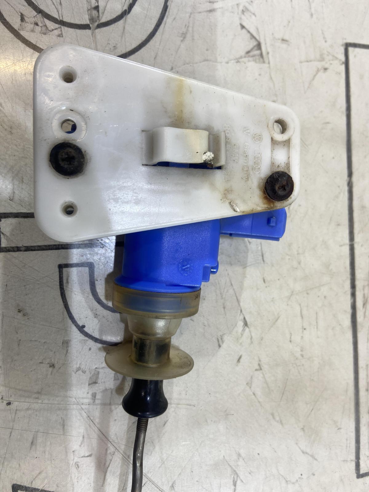 Клапан управления для двери водителя и пассажира 893862153С Audi 80 B3