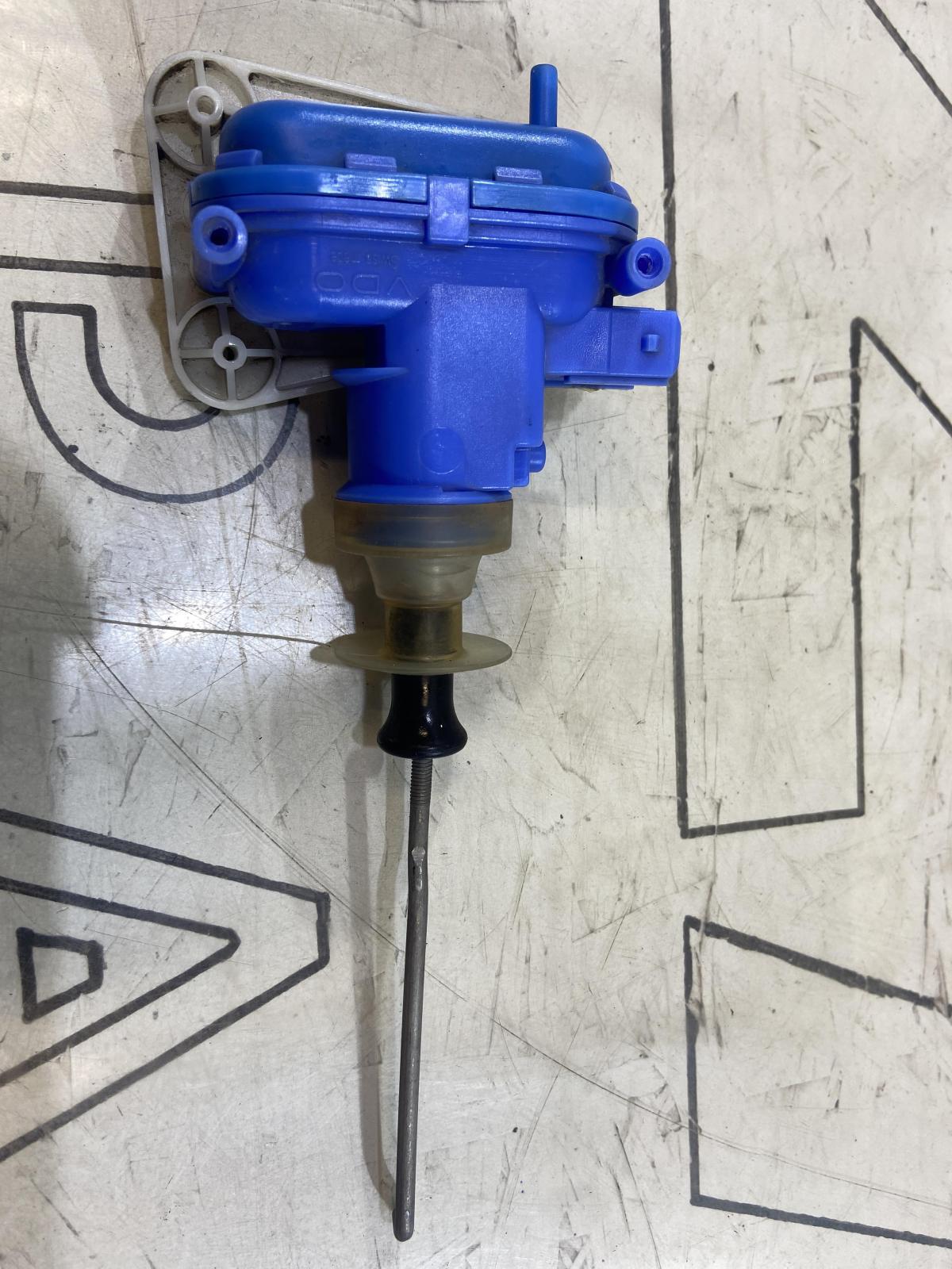 Клапан управления для двери водителя и пассажира 893862153С Audi 80 B3