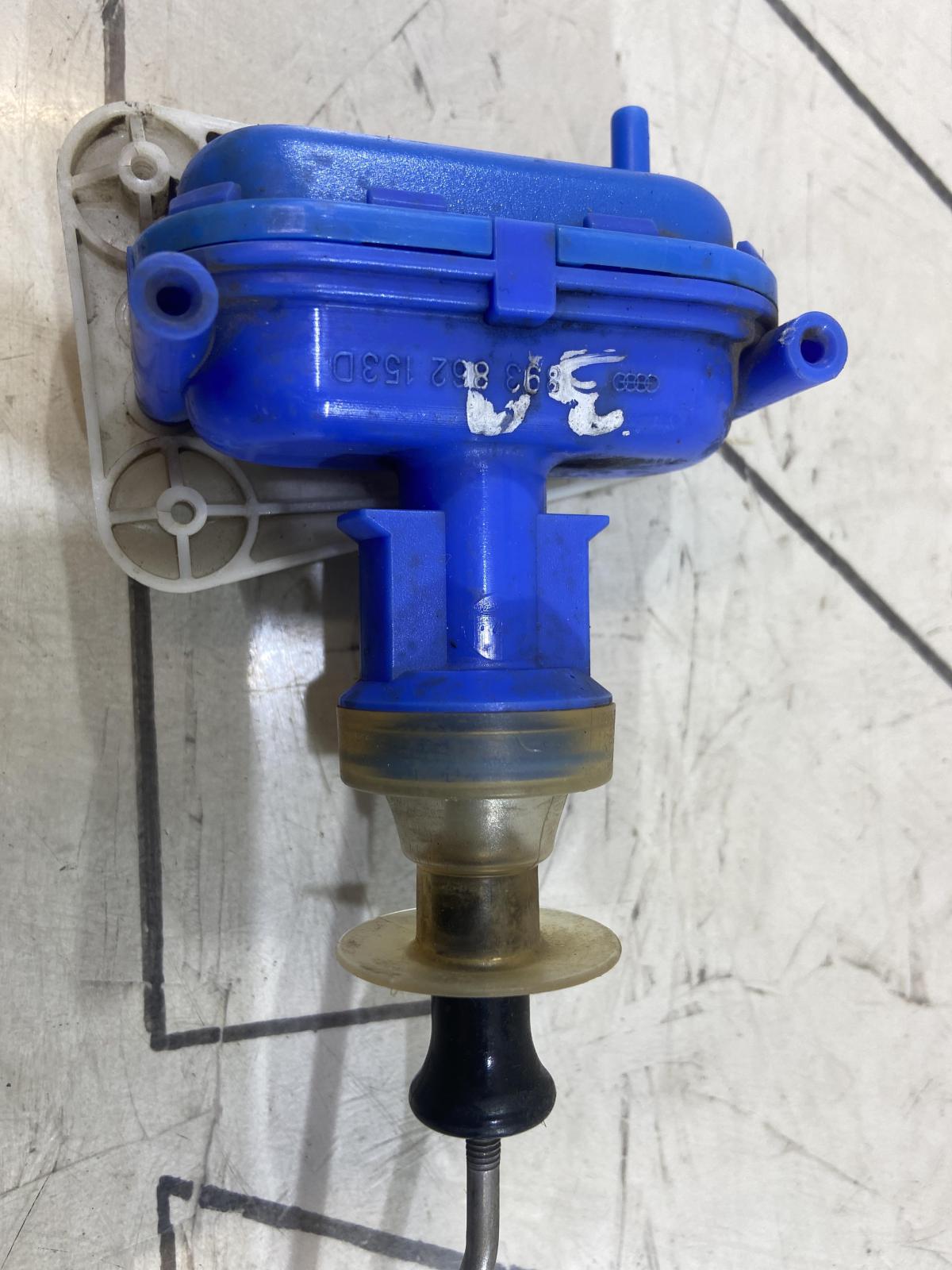 Клапан регулировочный двери задней левый правый 893862153D Audi 80 B3