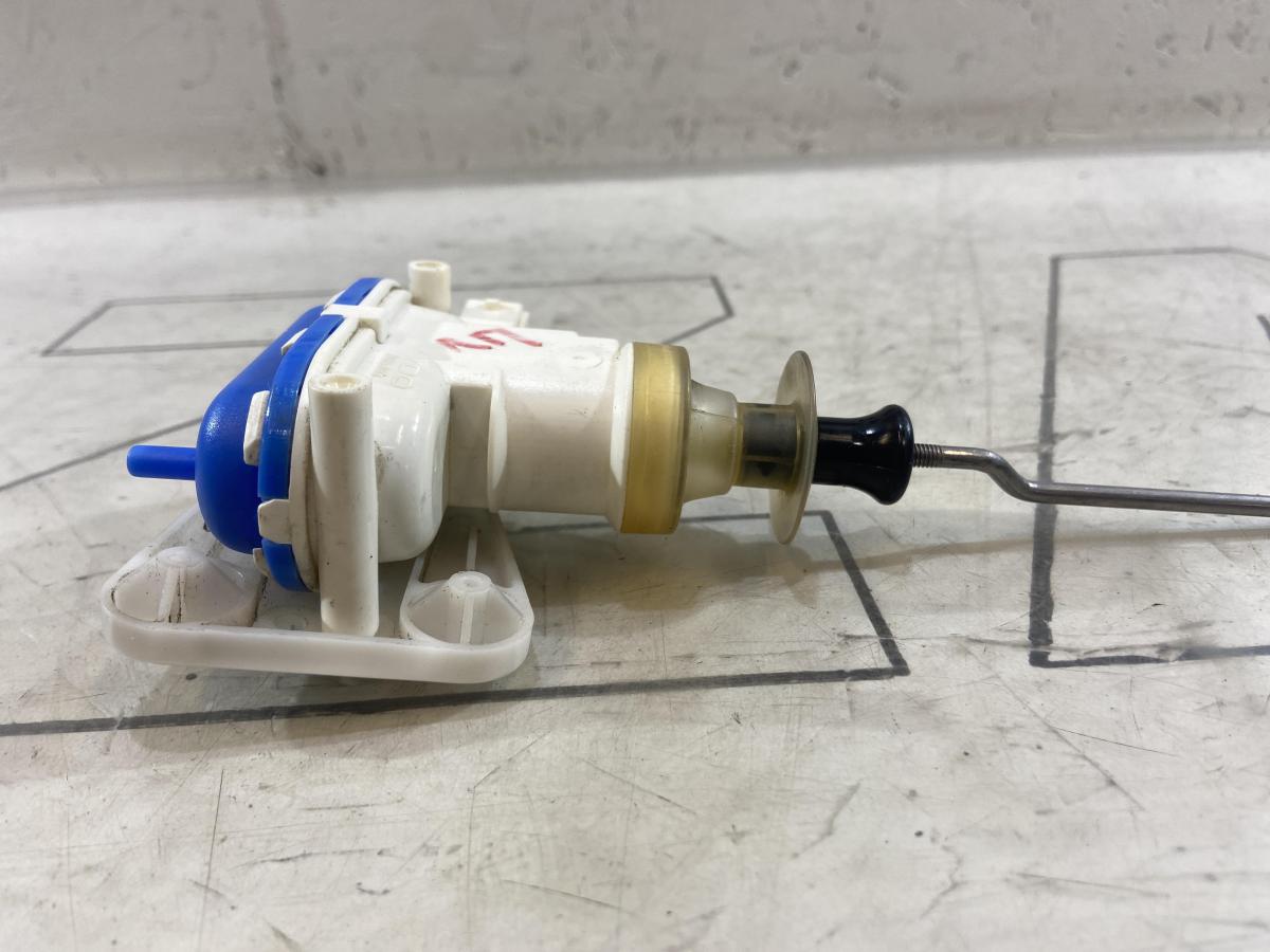 Клапан управления для двери водителя и пассажира 8A0862153 Audi 80 B4