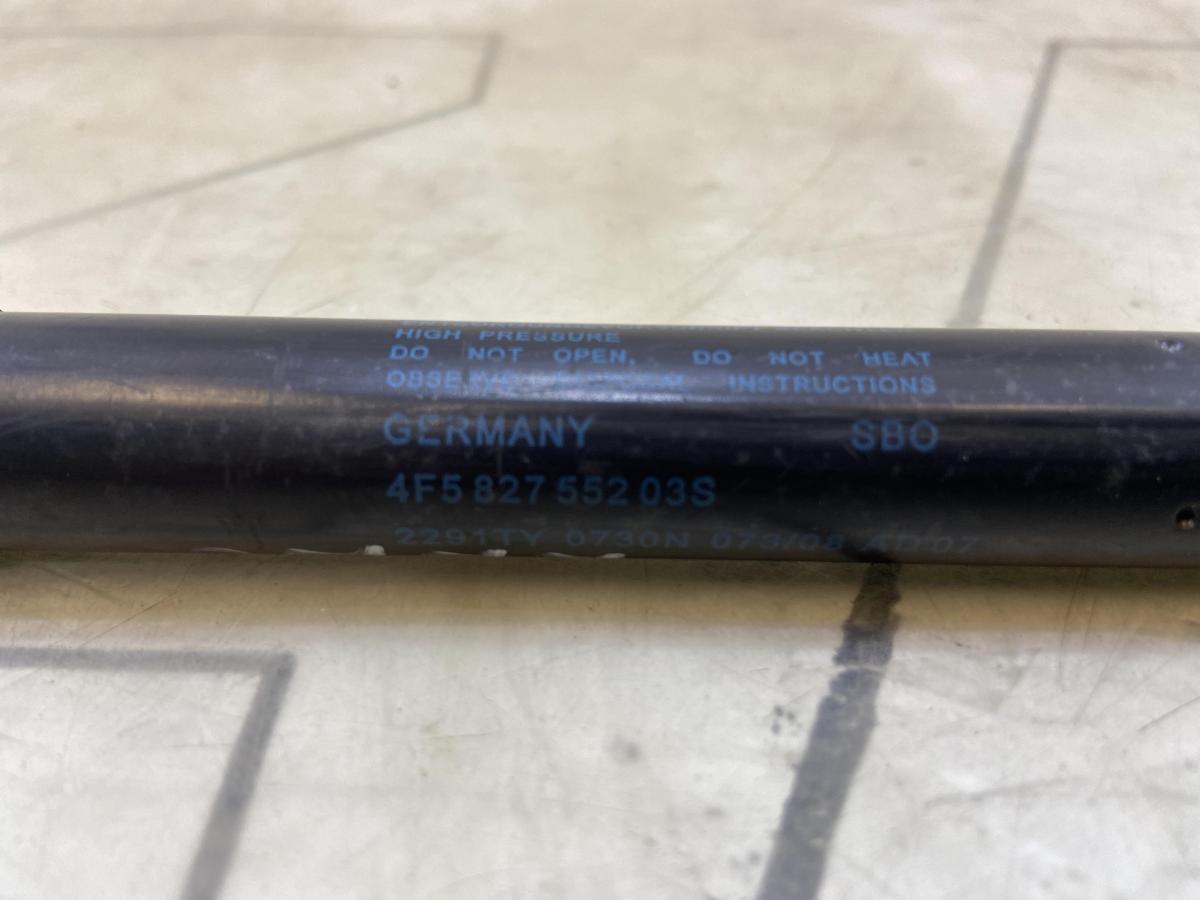 Амортизатор крышки багажника 4F5827552 