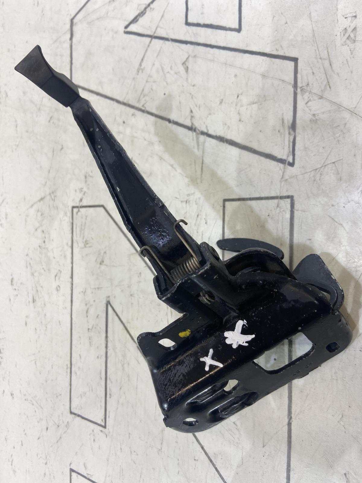 Стопорный крюк 8D0823480B Audi A4 B5