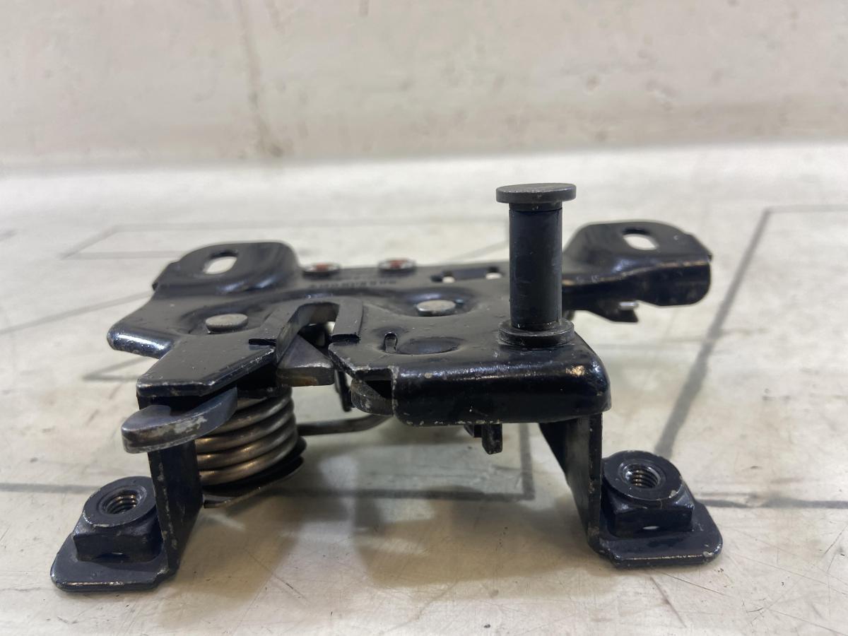 Замок капота 4B0823509 Audi A6 C5