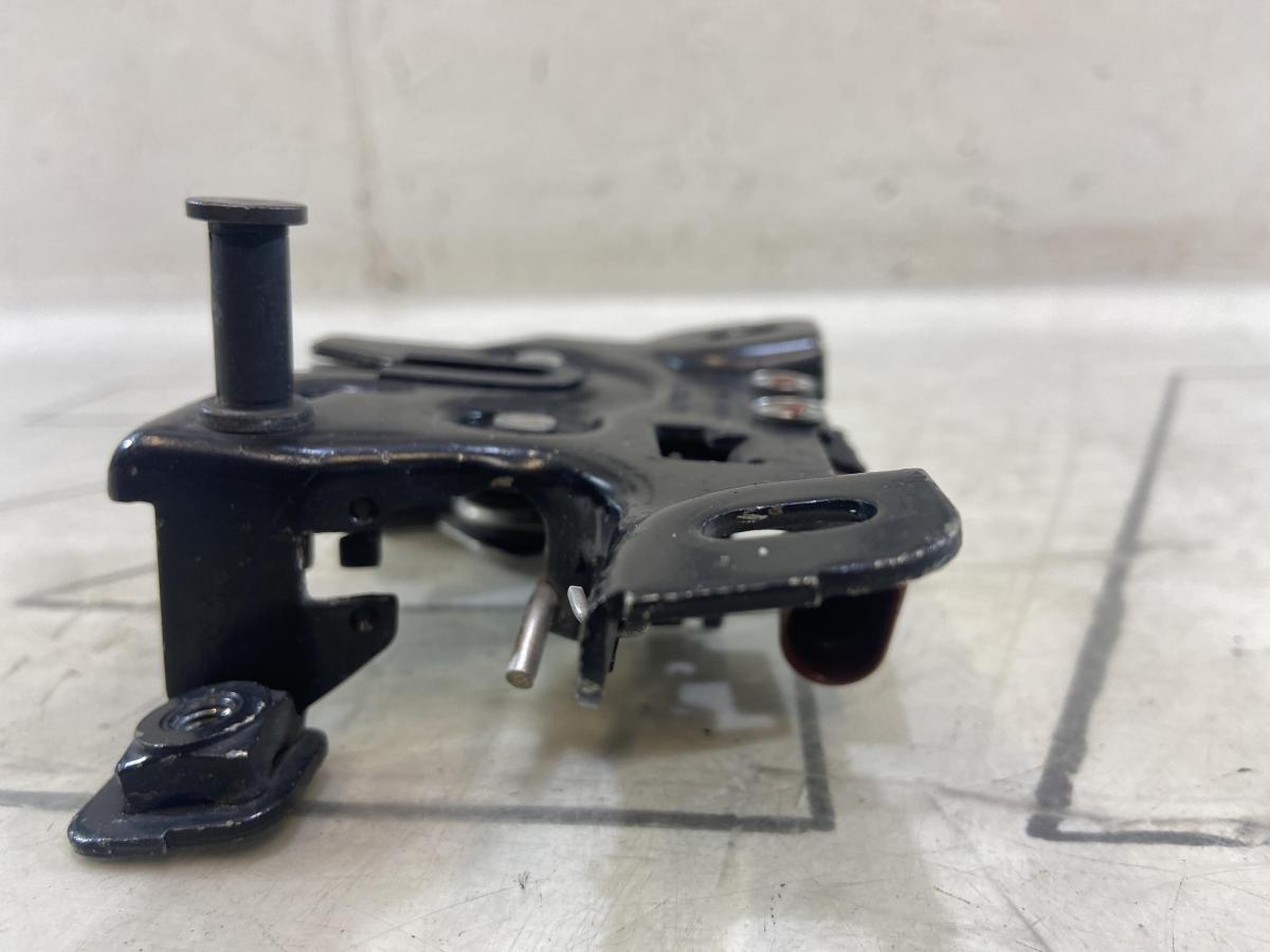 Замок капота 4B0823509 Audi A6 C5