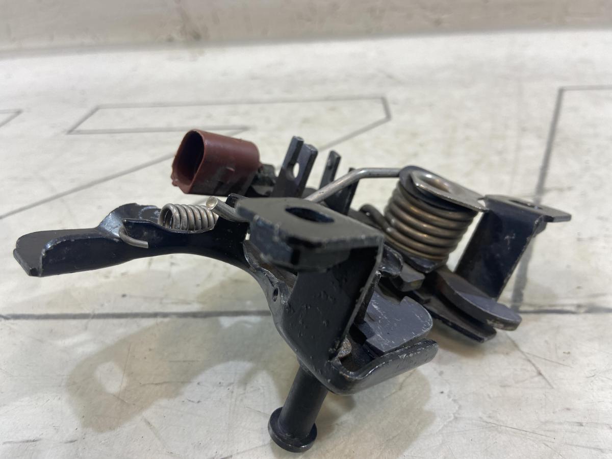 Замок капота 4B0823509 Audi A6 C5