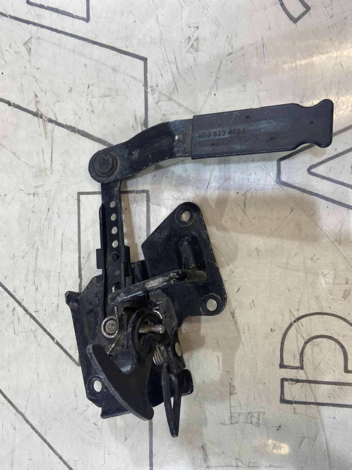 Стопорный крюк 4B3823480F Audi S6 C5