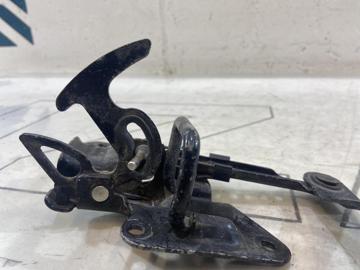 Стопорный крюк 4B3823480F Audi S6 C5