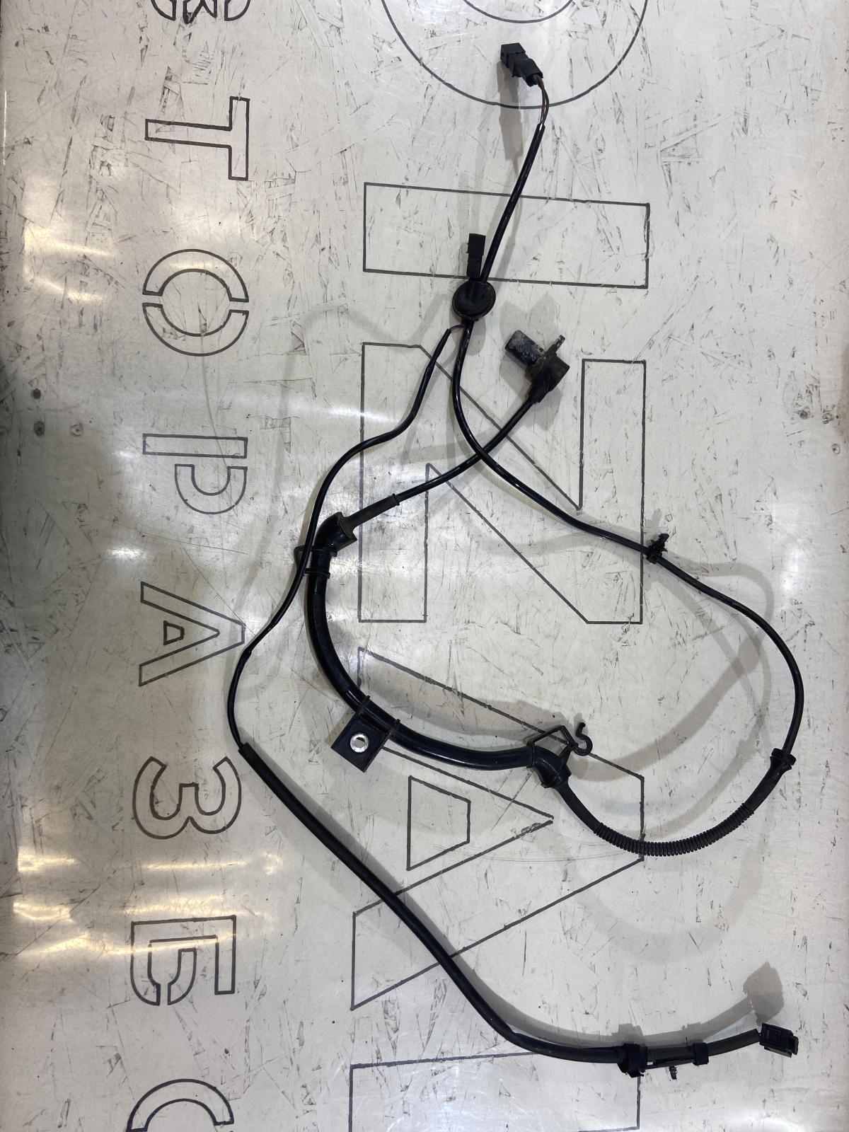 Датчик ABS задний левый 8E0927807F Audi A4 B6 / B7