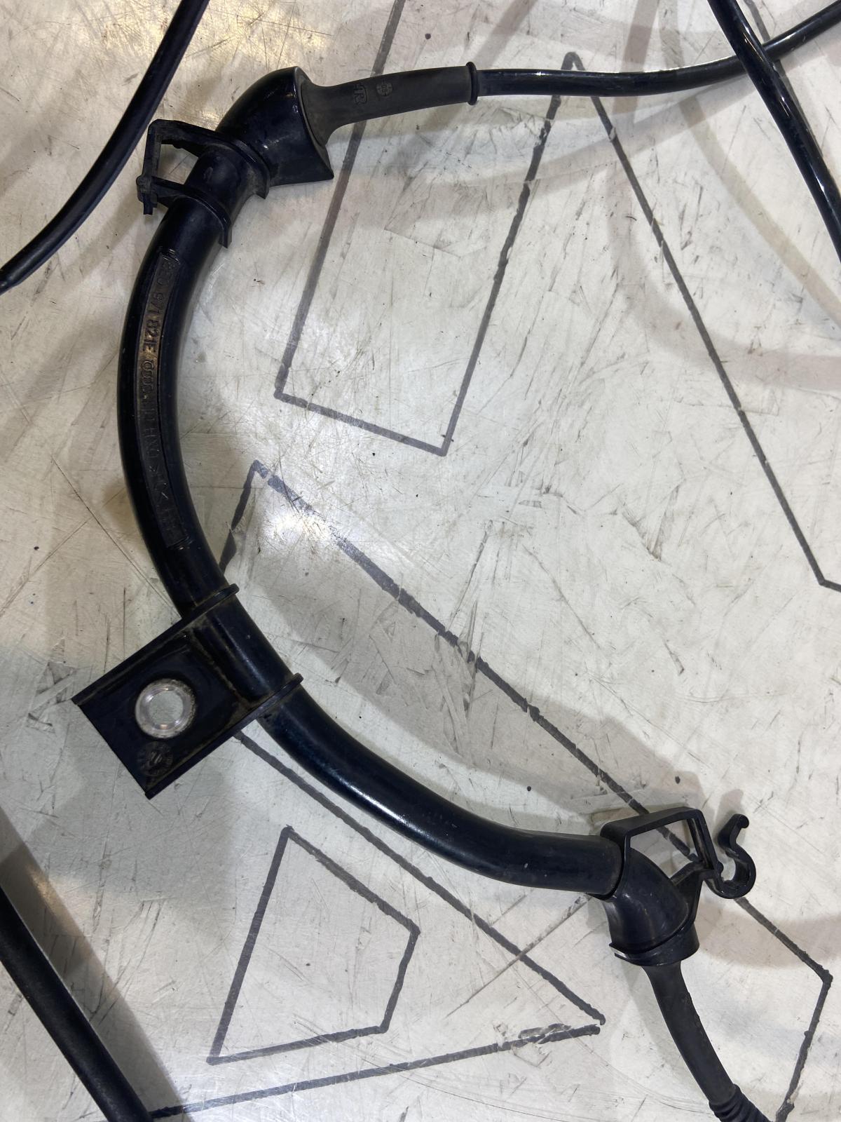 Датчик ABS задний левый 8E0927807F Audi A4 B6 / B7