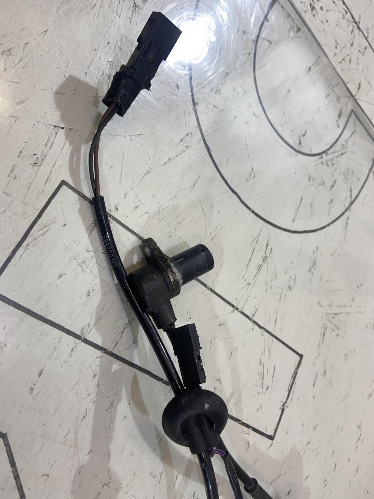 Датчик ABS задний левый 8E0927807F Audi A4 B6 / B7