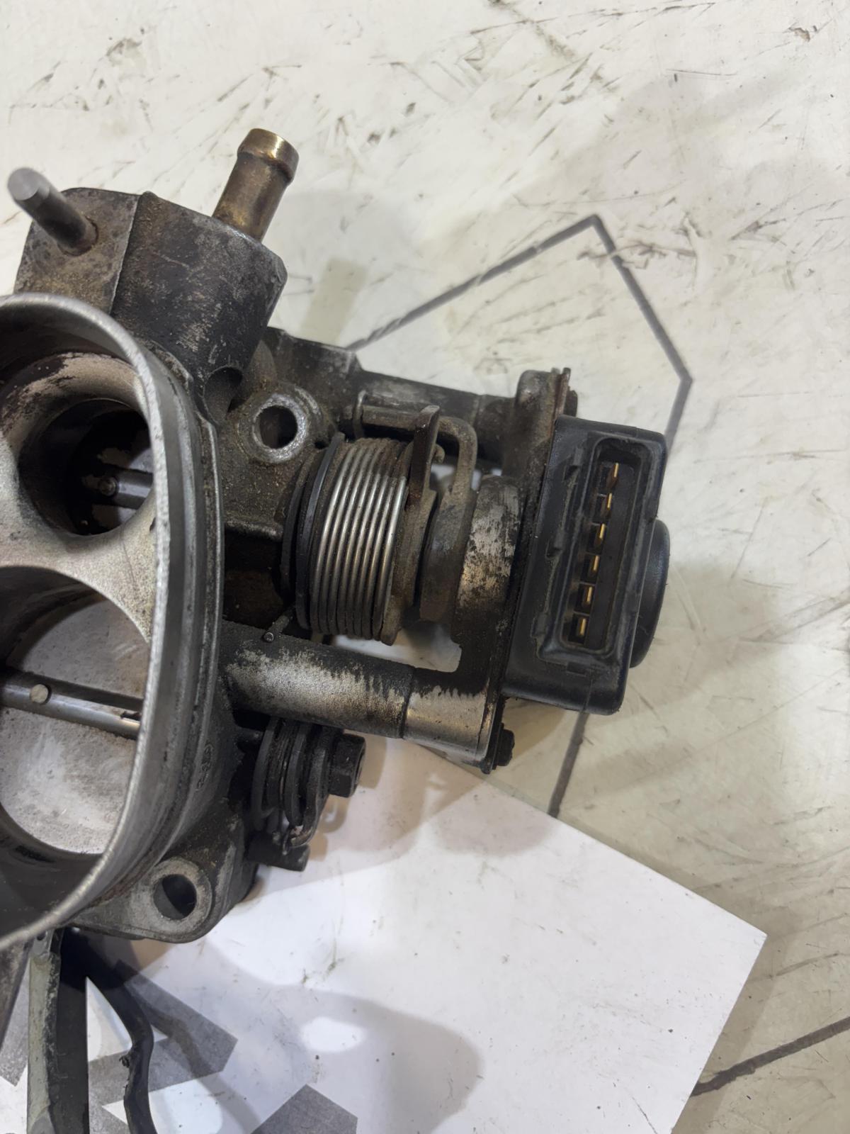 Дроссельная заслонка 078133061A 