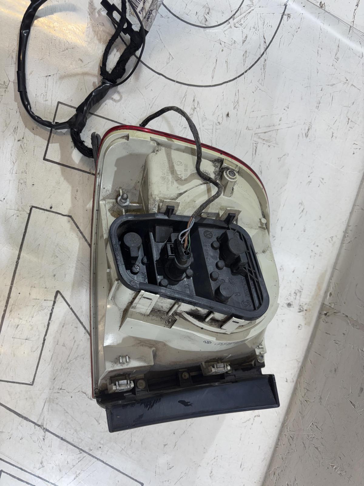 Фонарь правый 7L6945096K Volkswagen Touareg I