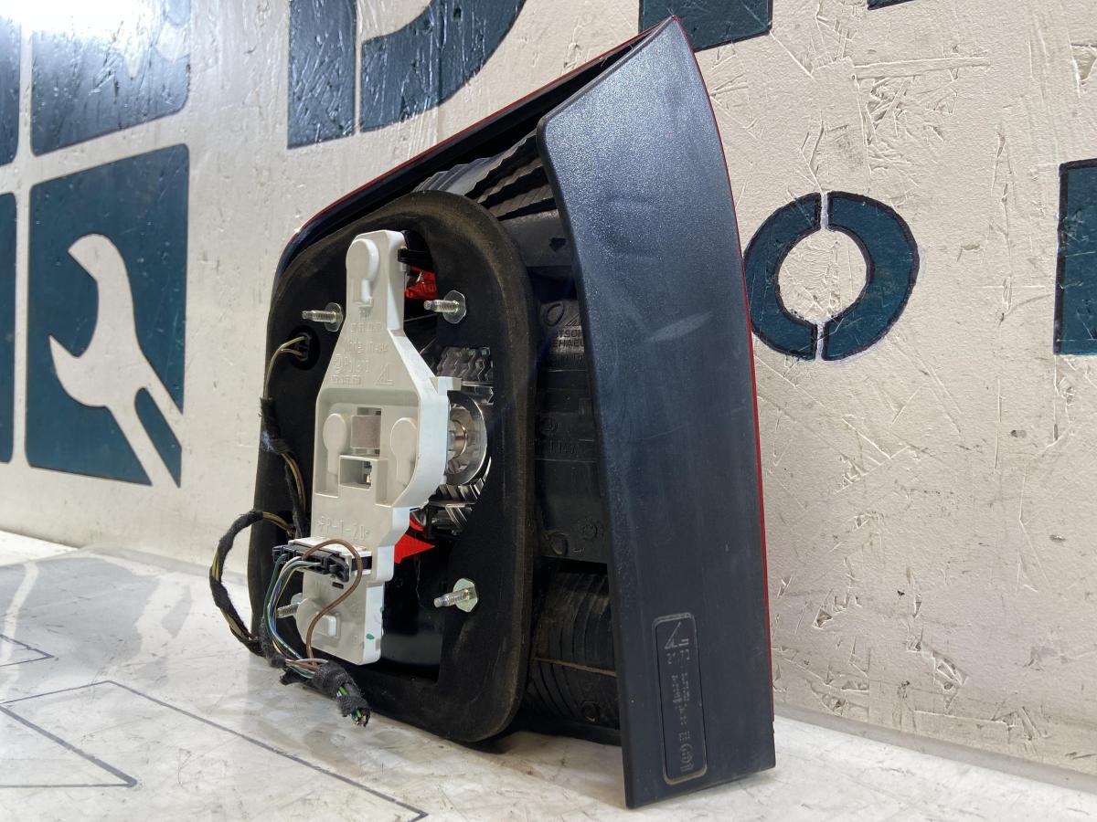 Фонарь задний правый 1Z9945096A Skoda Octavia II рест