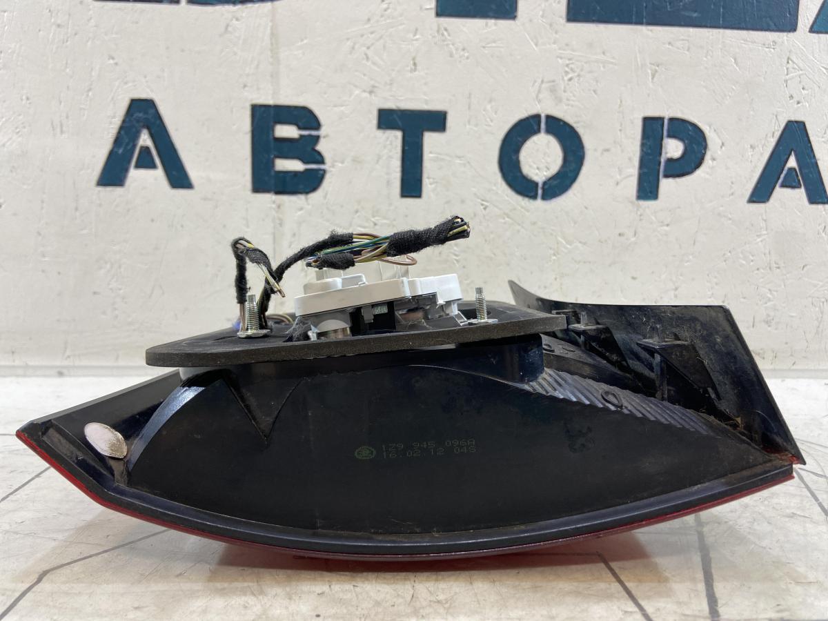 Фонарь задний правый 1Z9945096A Skoda Octavia II рест