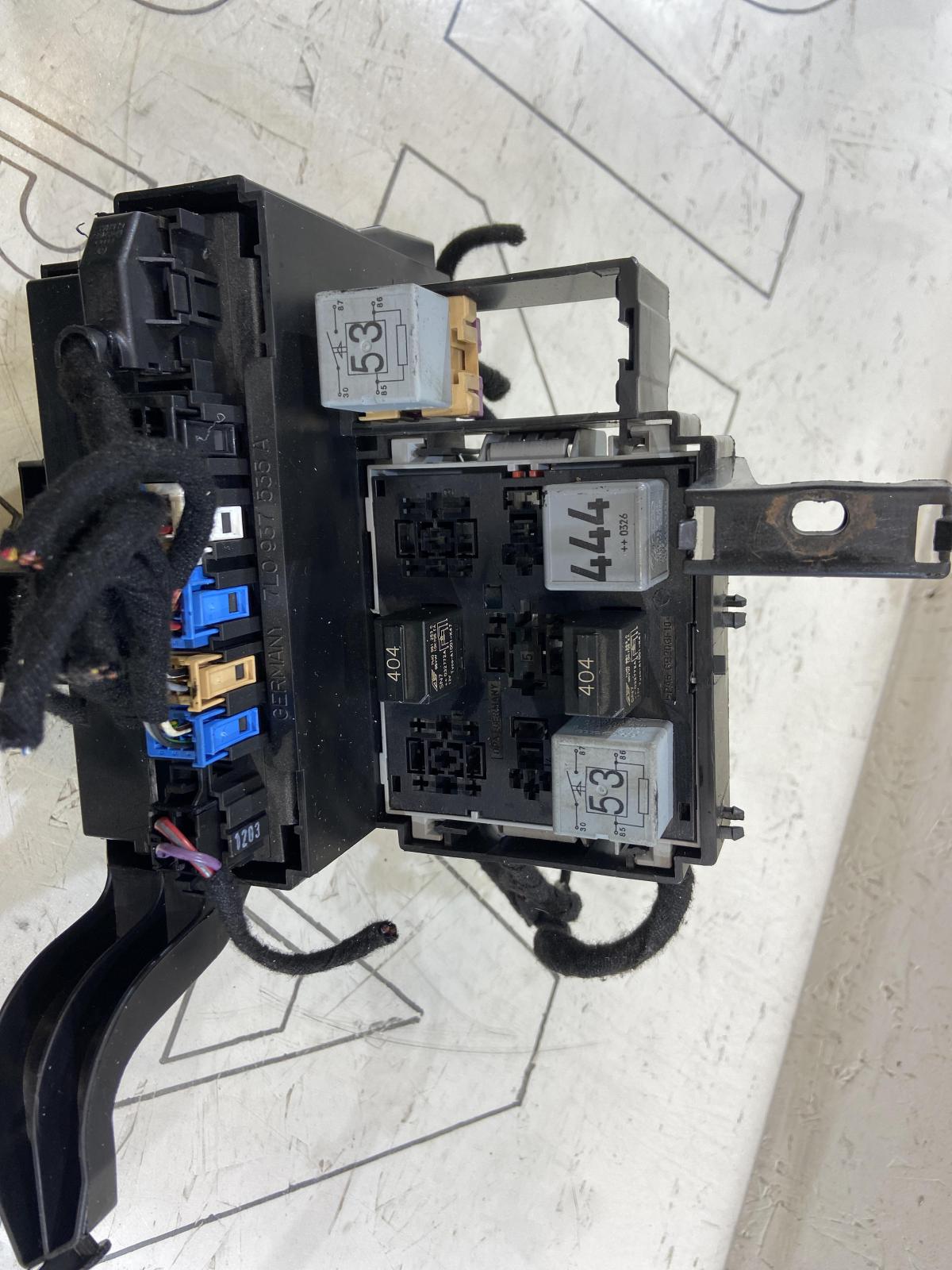 Блок предохранителей 7L0937535A Volkswagen Touareg I