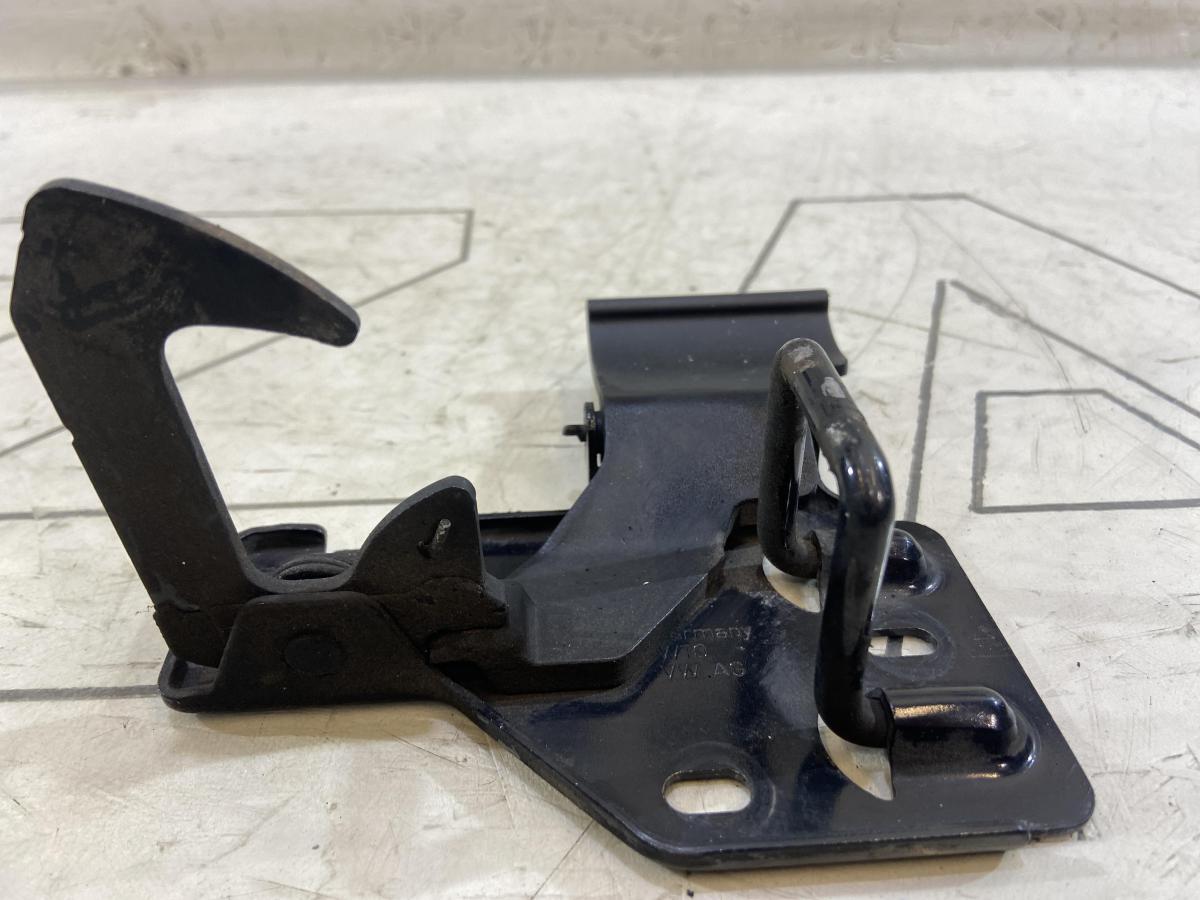 Стопорный крюк 6Q0823480B Volkswagen Touareg I