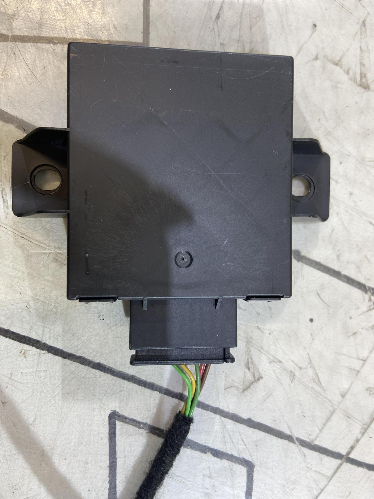 Блок управления защиты отнесанкц. буксировки и угона  Volkswagen Touareg I