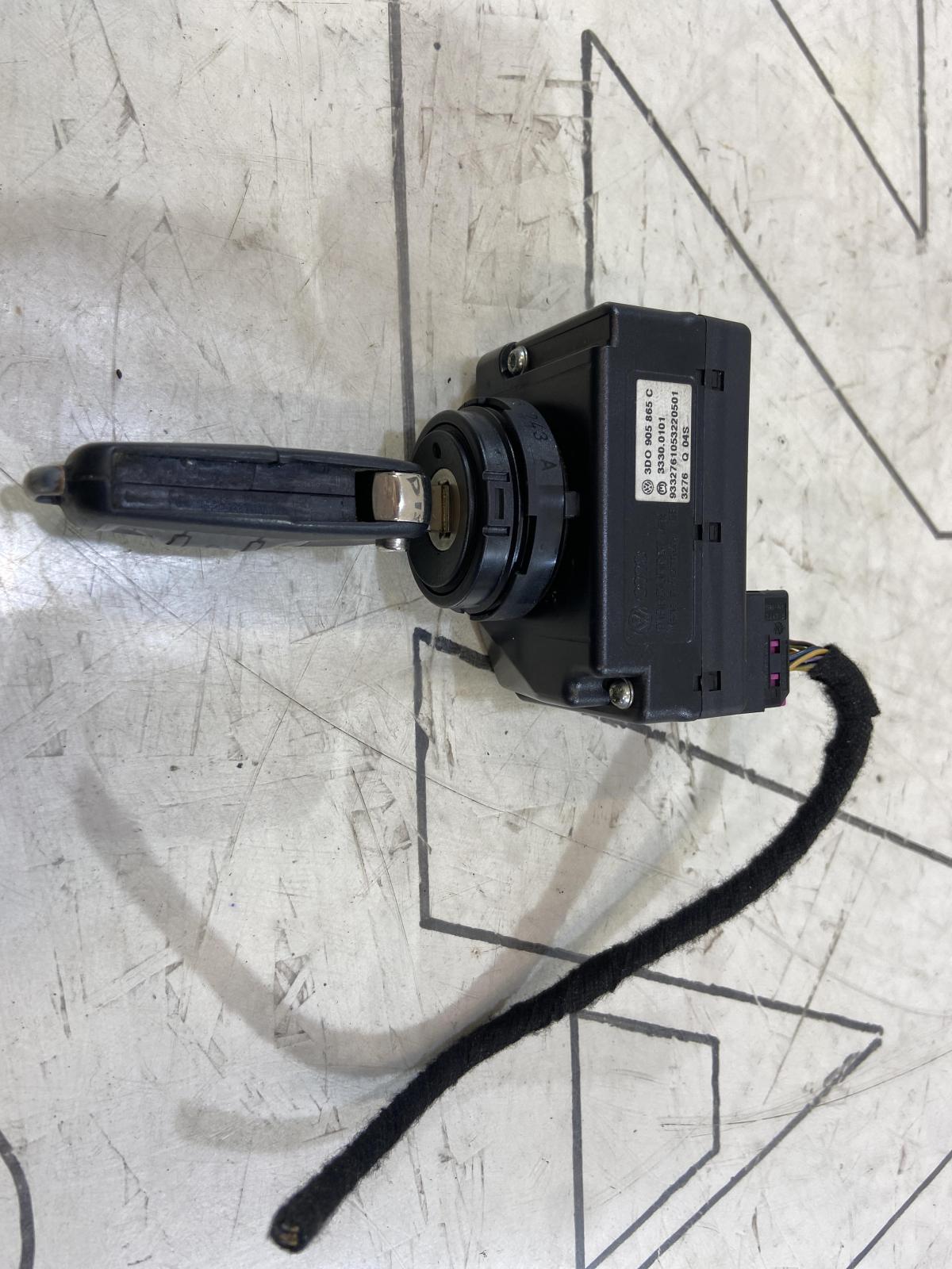 Замок зажигания с ключем 3D0905865C Volkswagen Touareg I