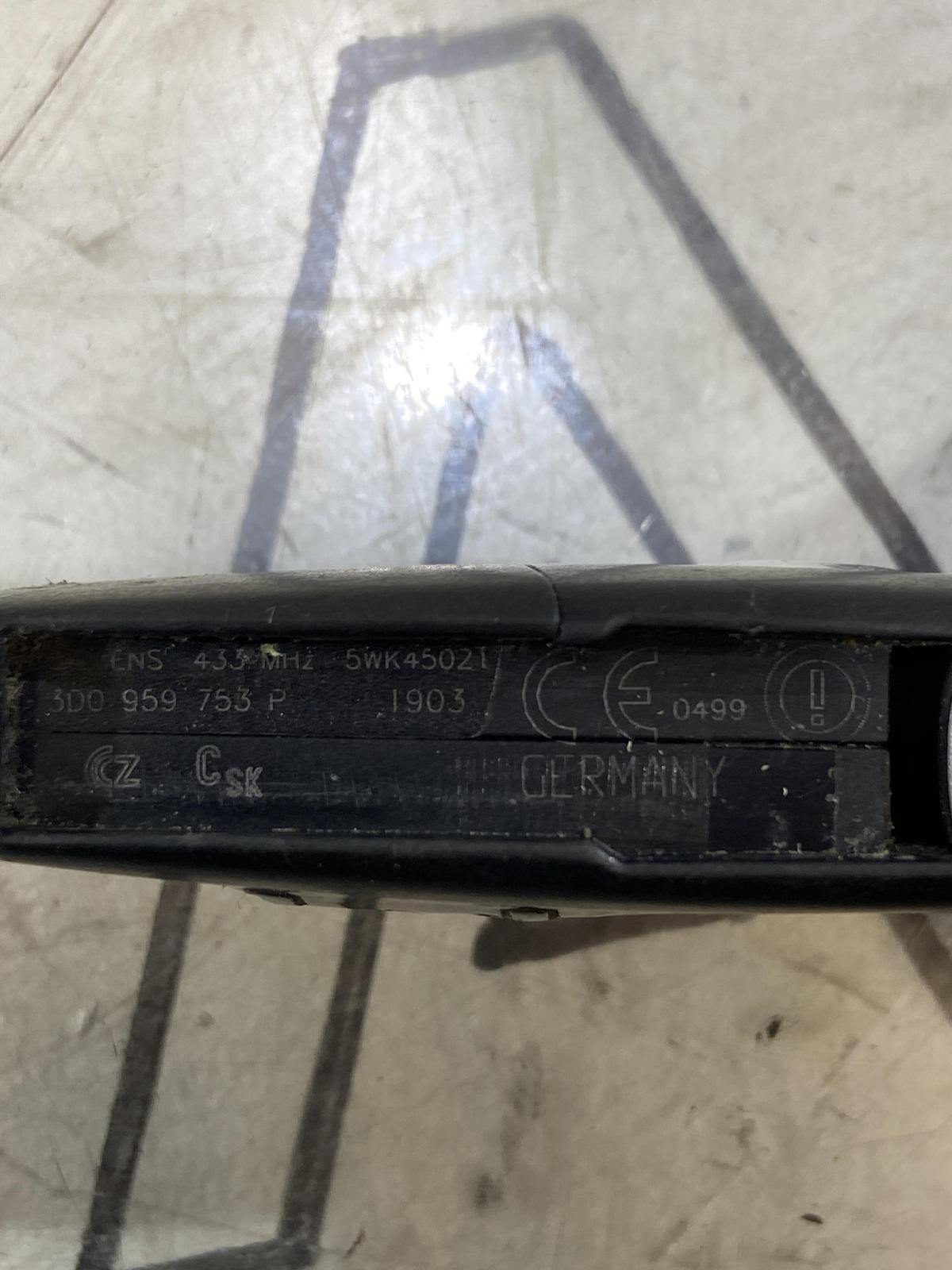 Замок зажигания с ключем 3D0905865C Volkswagen Touareg I