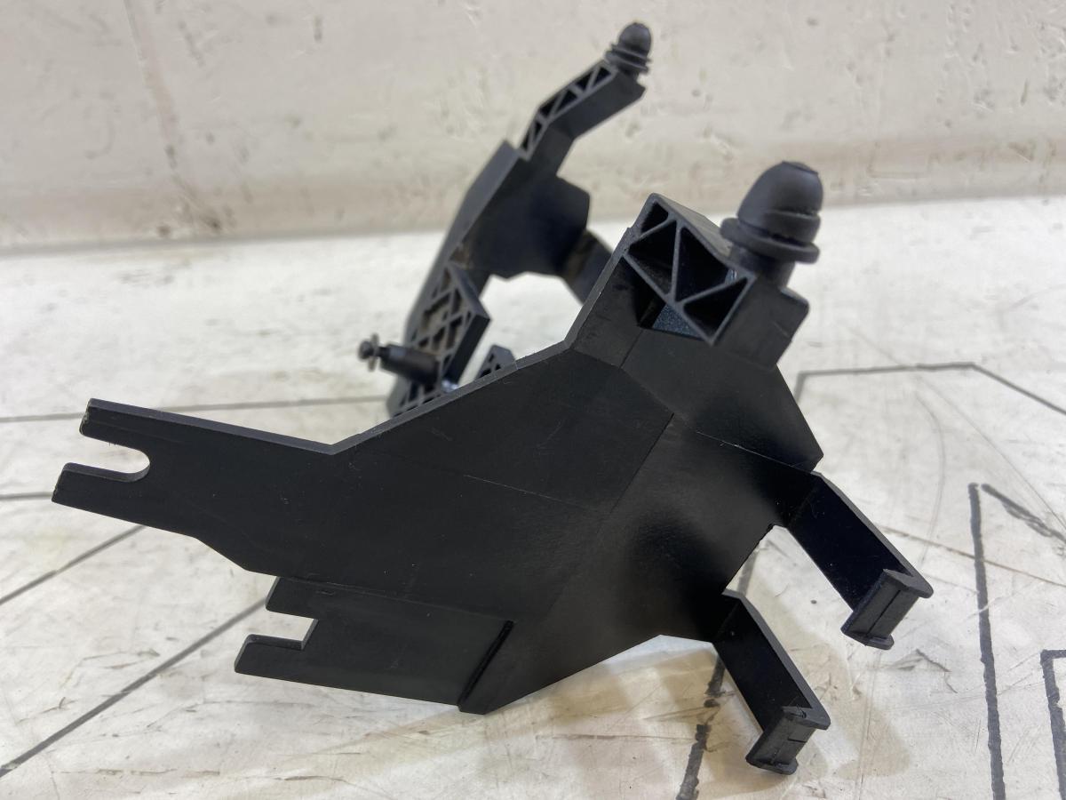 Кронштейн блока управления дверью 7L6959191B Volkswagen Touareg I